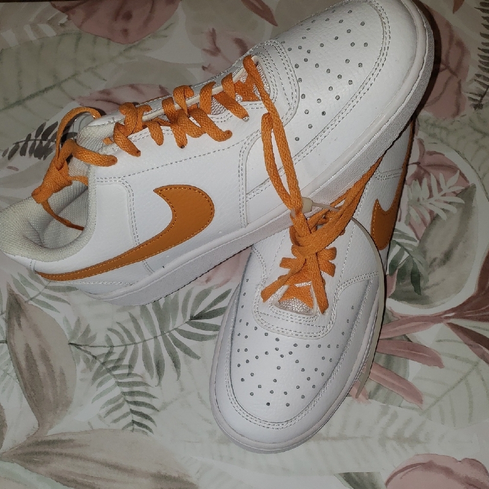 Nike Women's Sneakers in White and Orange